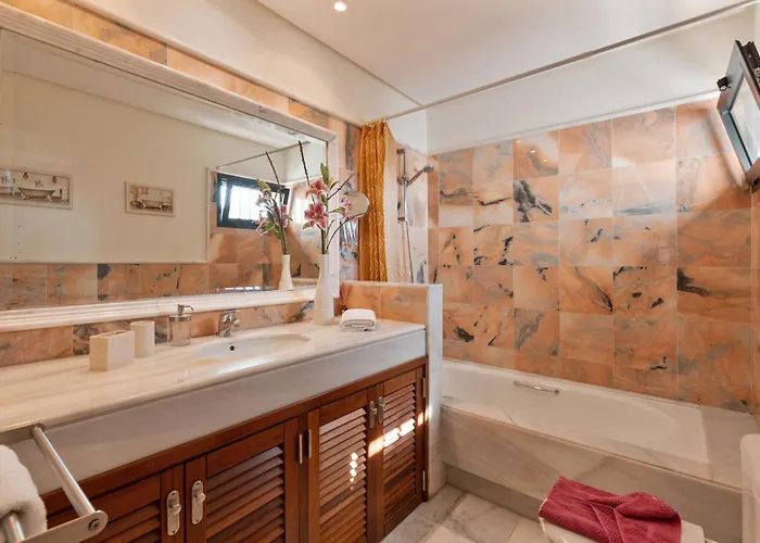 Ambar Cherry * بلايا بلانكا